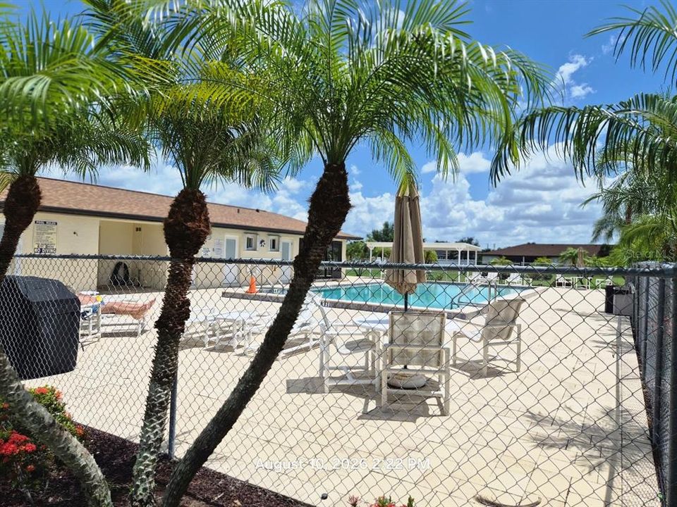 For Sale: $125,000 (2 beds, 2 baths, 886 Square Feet)