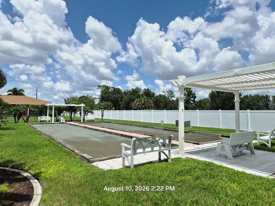 For Sale: $125,000 (2 beds, 2 baths, 886 Square Feet)