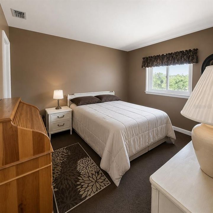 For Sale: $125,000 (2 beds, 2 baths, 886 Square Feet)