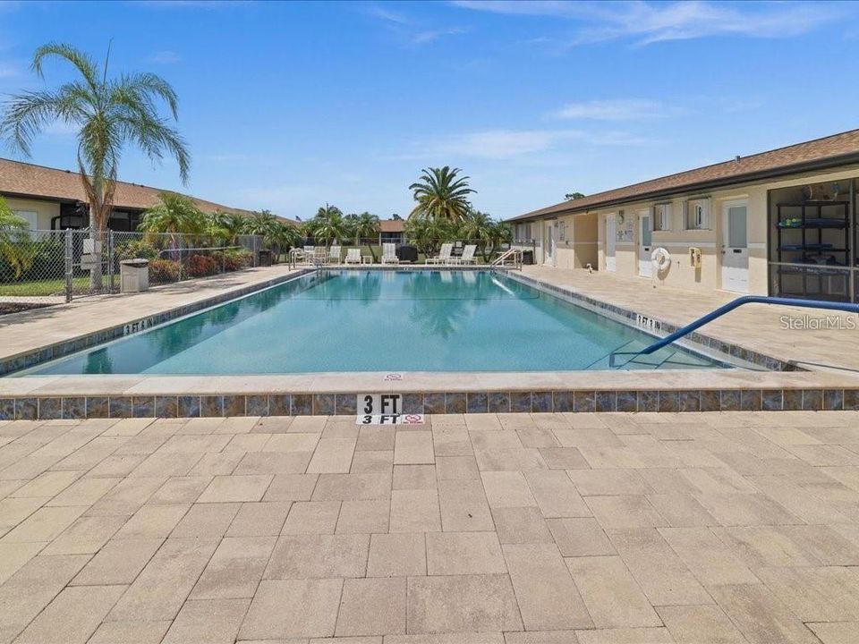 For Sale: $125,000 (2 beds, 2 baths, 886 Square Feet)
