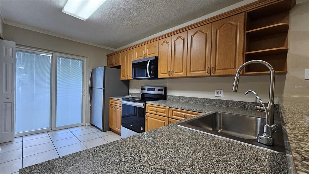 For Sale: $164,900 (2 beds, 2 baths, 840 Square Feet)