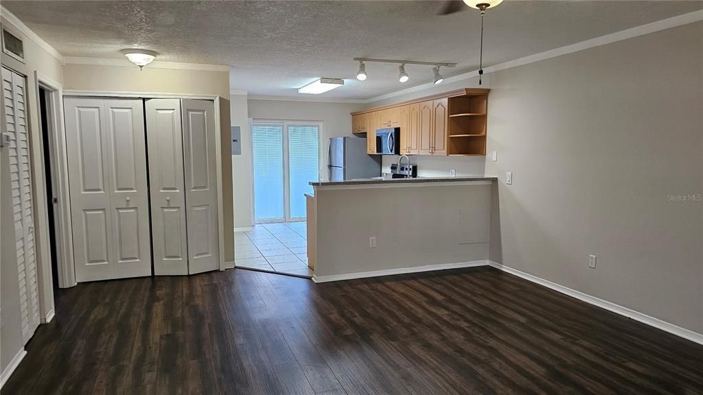 For Sale: $164,900 (2 beds, 2 baths, 840 Square Feet)