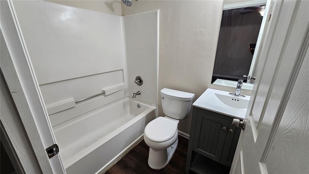 For Sale: $164,900 (2 beds, 2 baths, 840 Square Feet)