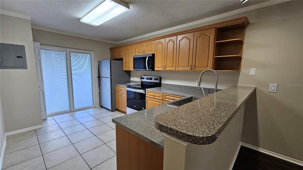 For Sale: $164,900 (2 beds, 2 baths, 840 Square Feet)