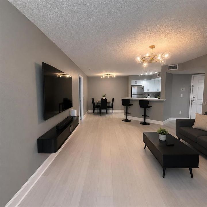 For Sale: $169,900 (2 beds, 2 baths, 1101 Square Feet)