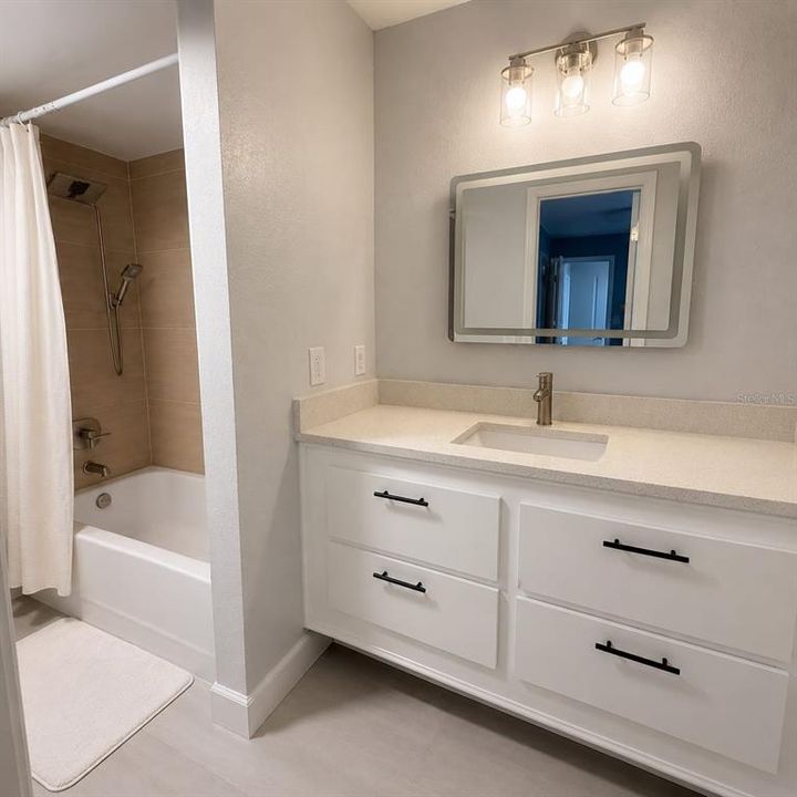 For Sale: $169,900 (2 beds, 2 baths, 1101 Square Feet)