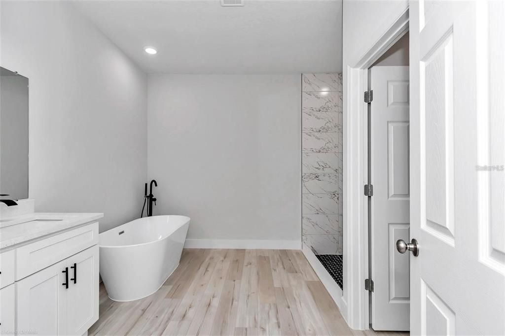 For Rent: $1,900 (4 beds, 2 baths, 1765 Square Feet)