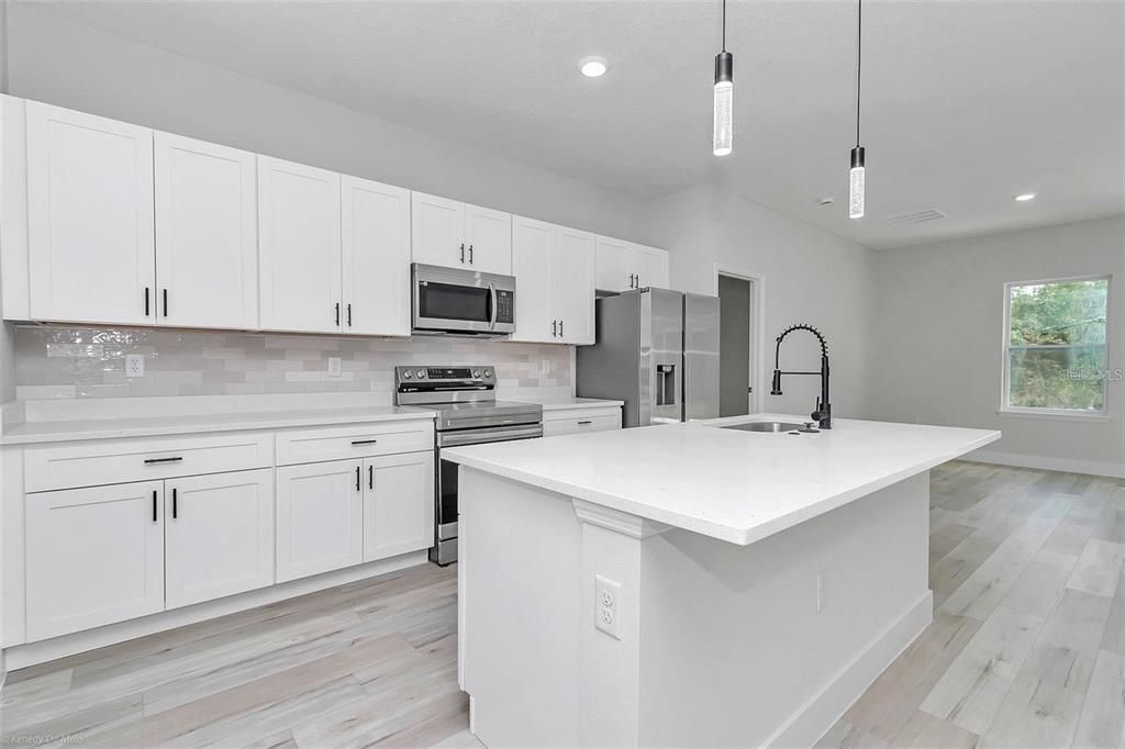 For Rent: $1,900 (4 beds, 2 baths, 1765 Square Feet)