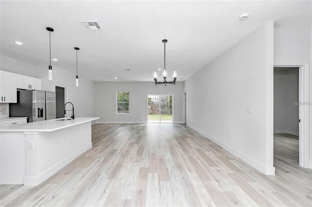 For Rent: $1,900 (4 beds, 2 baths, 1765 Square Feet)