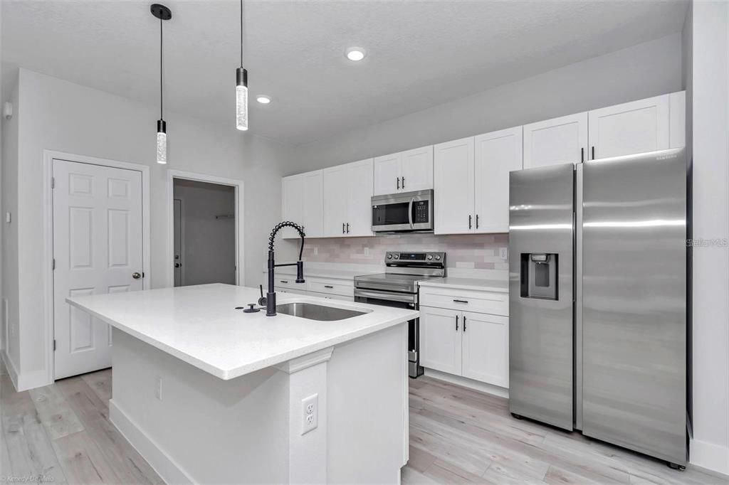 For Rent: $1,900 (4 beds, 2 baths, 1765 Square Feet)