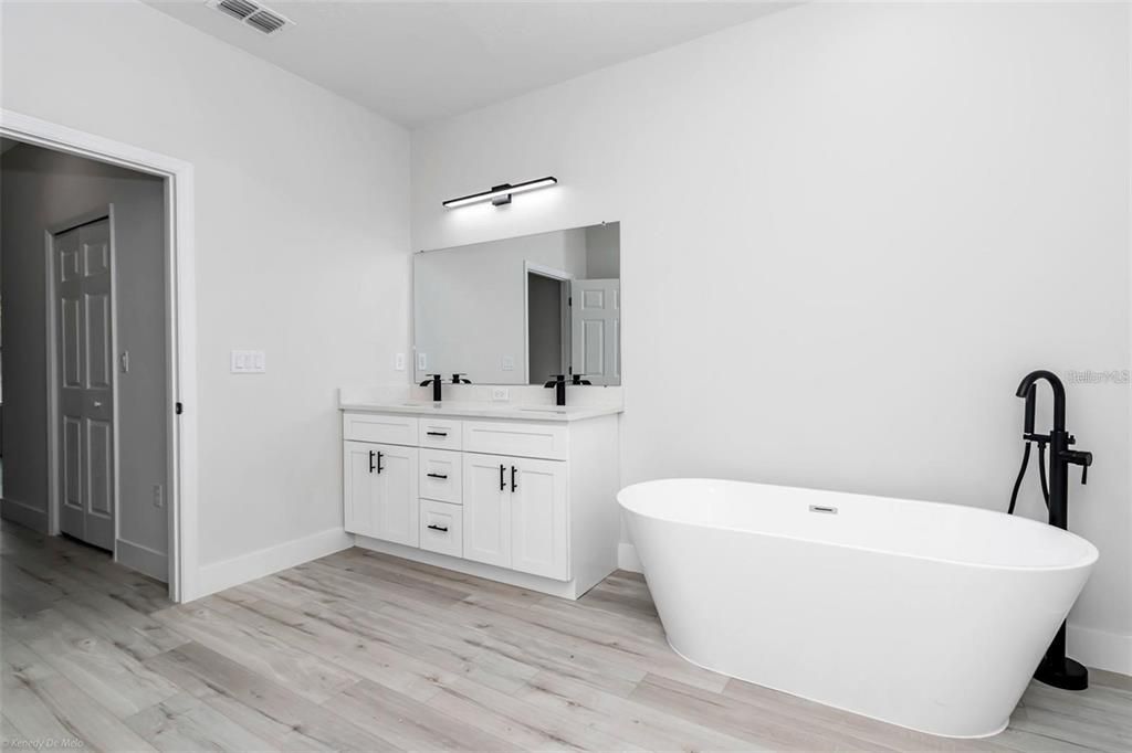 For Rent: $1,900 (4 beds, 2 baths, 1765 Square Feet)
