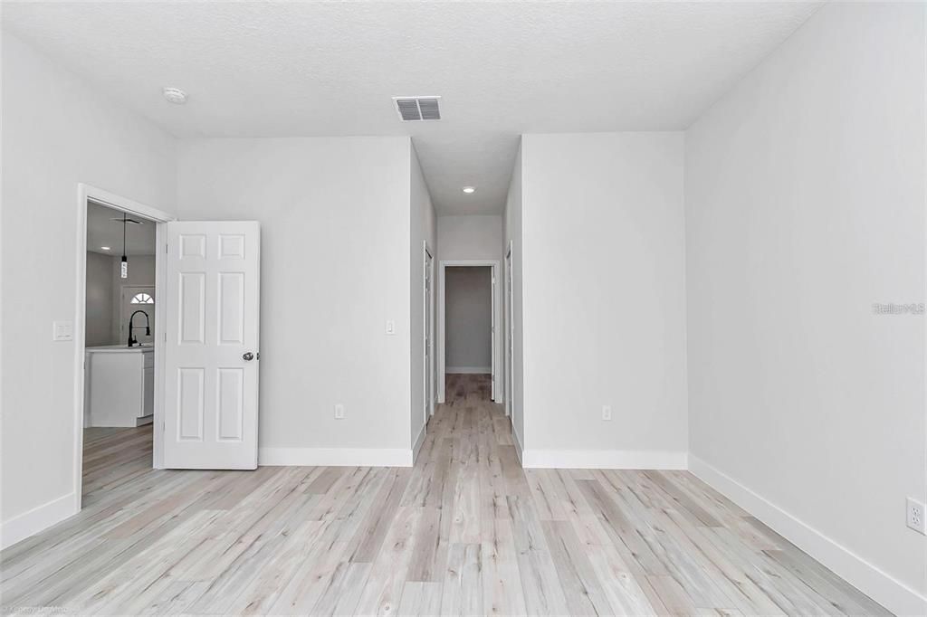 For Rent: $1,900 (4 beds, 2 baths, 1765 Square Feet)