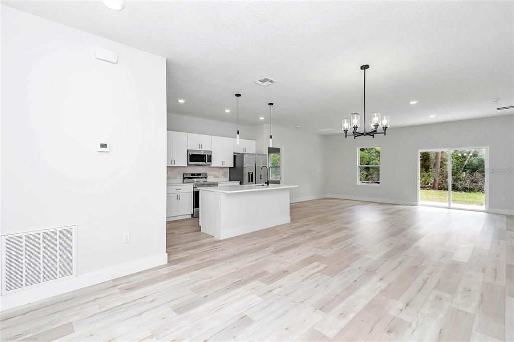 For Rent: $1,900 (4 beds, 2 baths, 1765 Square Feet)
