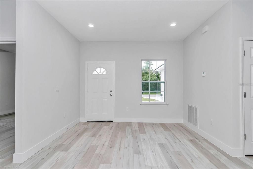 For Rent: $1,900 (4 beds, 2 baths, 1765 Square Feet)