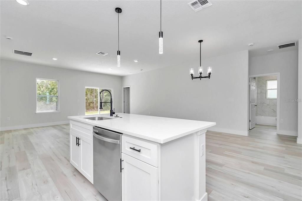 For Rent: $1,900 (4 beds, 2 baths, 1765 Square Feet)