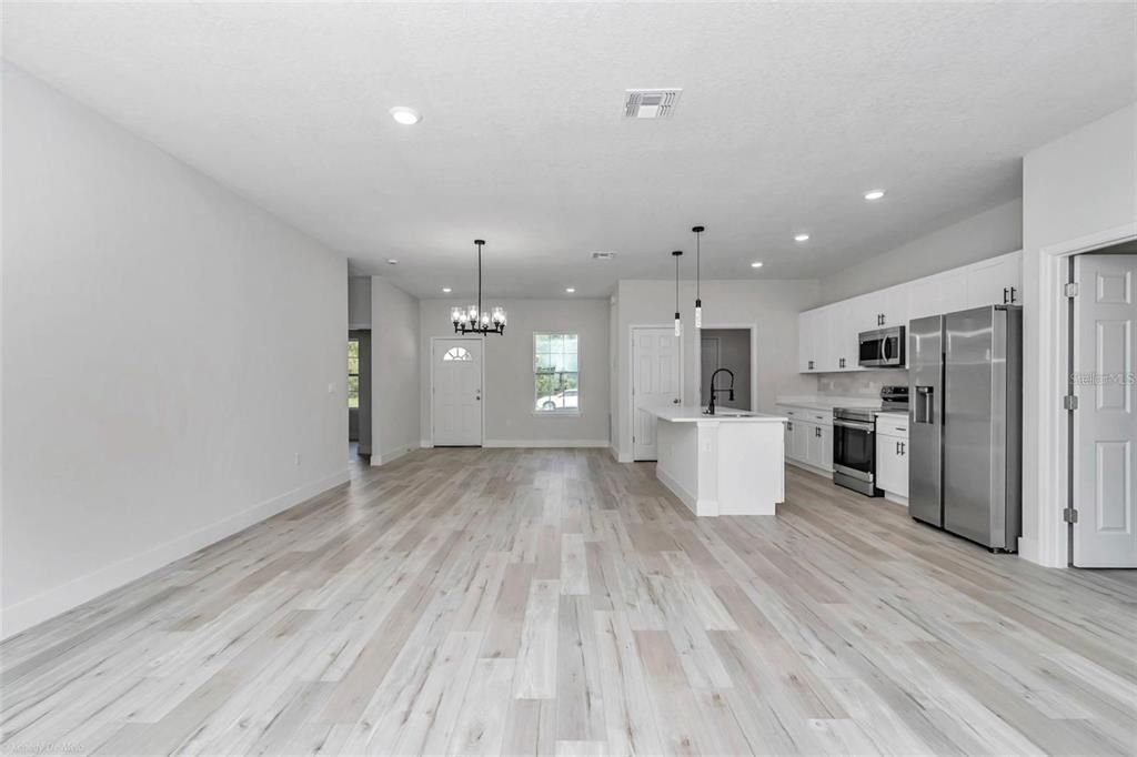 For Rent: $1,900 (4 beds, 2 baths, 1765 Square Feet)
