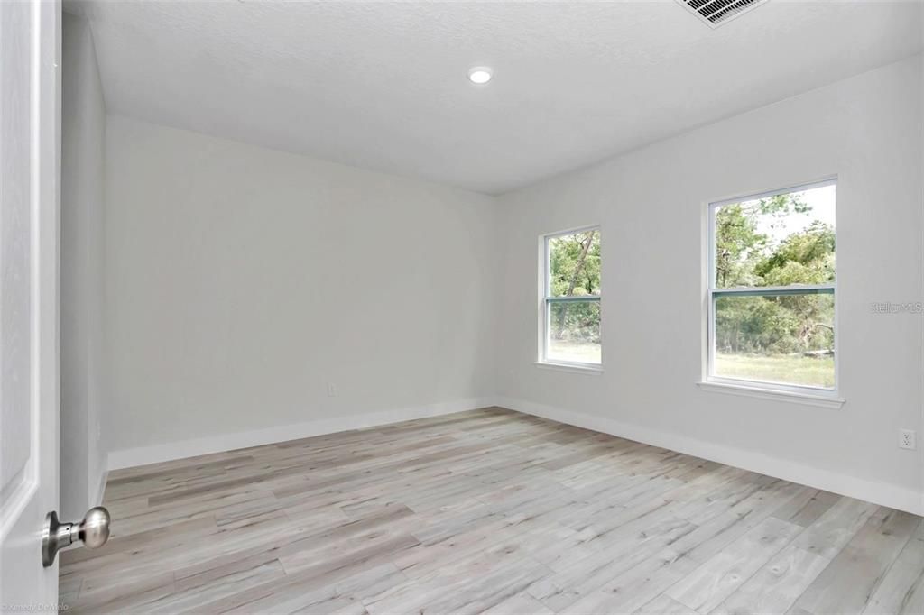 For Rent: $1,900 (4 beds, 2 baths, 1765 Square Feet)