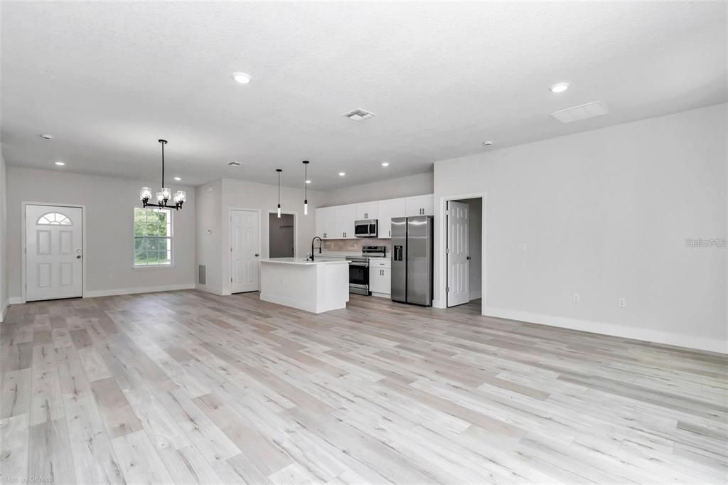 For Rent: $1,900 (4 beds, 2 baths, 1765 Square Feet)