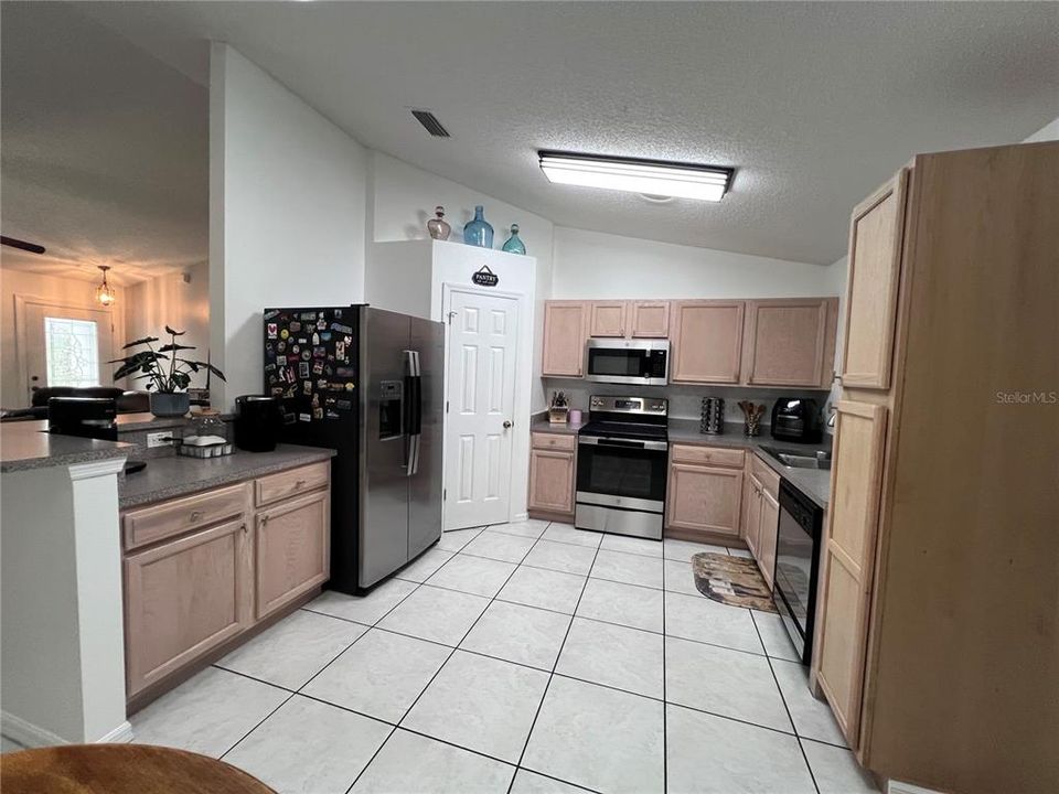 En Venta: $310,000 (3 camas, 2 baños, 1206 Pies cuadrados)