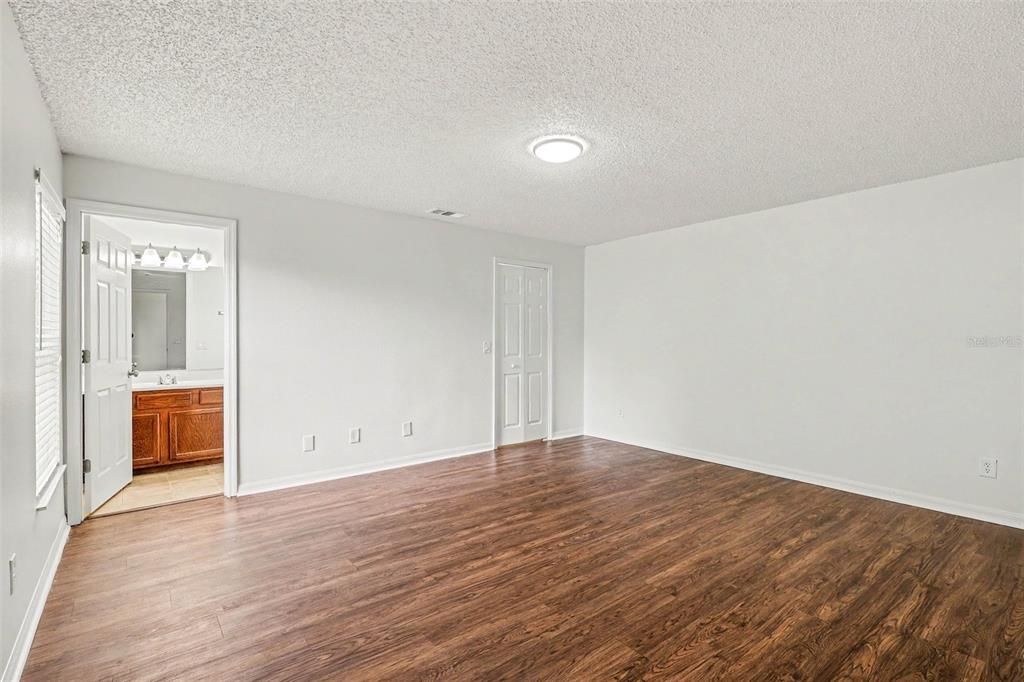 For Sale: $254,900 (3 beds, 2 baths, 1391 Square Feet)