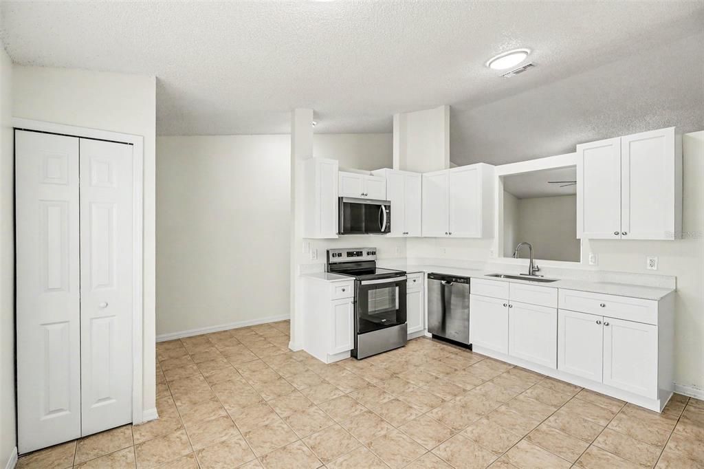 For Sale: $254,900 (3 beds, 2 baths, 1391 Square Feet)