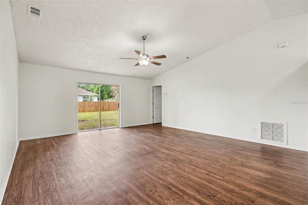 For Sale: $254,900 (3 beds, 2 baths, 1391 Square Feet)