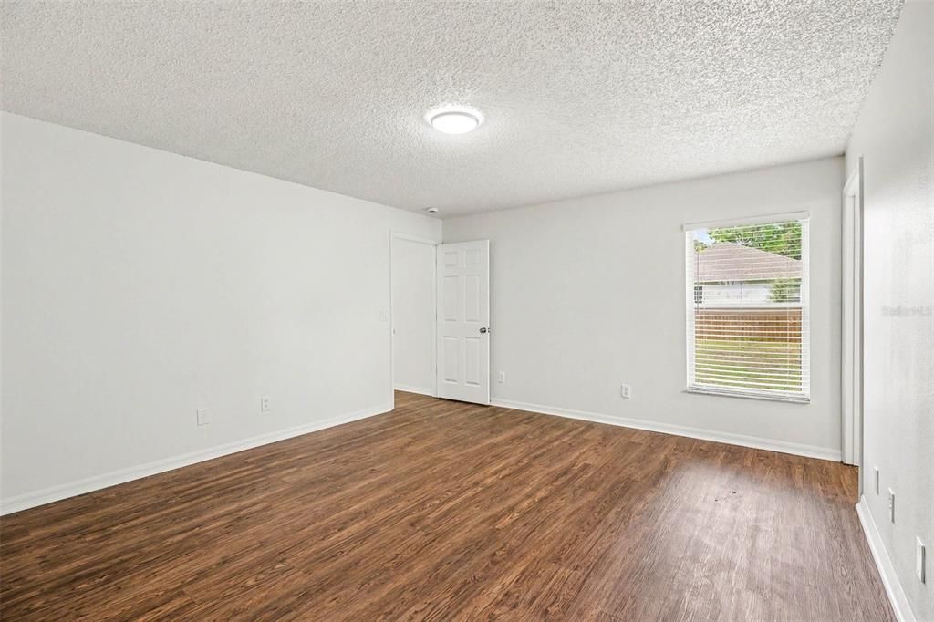 For Sale: $254,900 (3 beds, 2 baths, 1391 Square Feet)