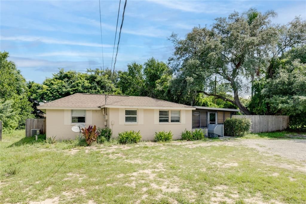 For Rent: $1,775 (2 beds, 1 baths, 1077 Square Feet)