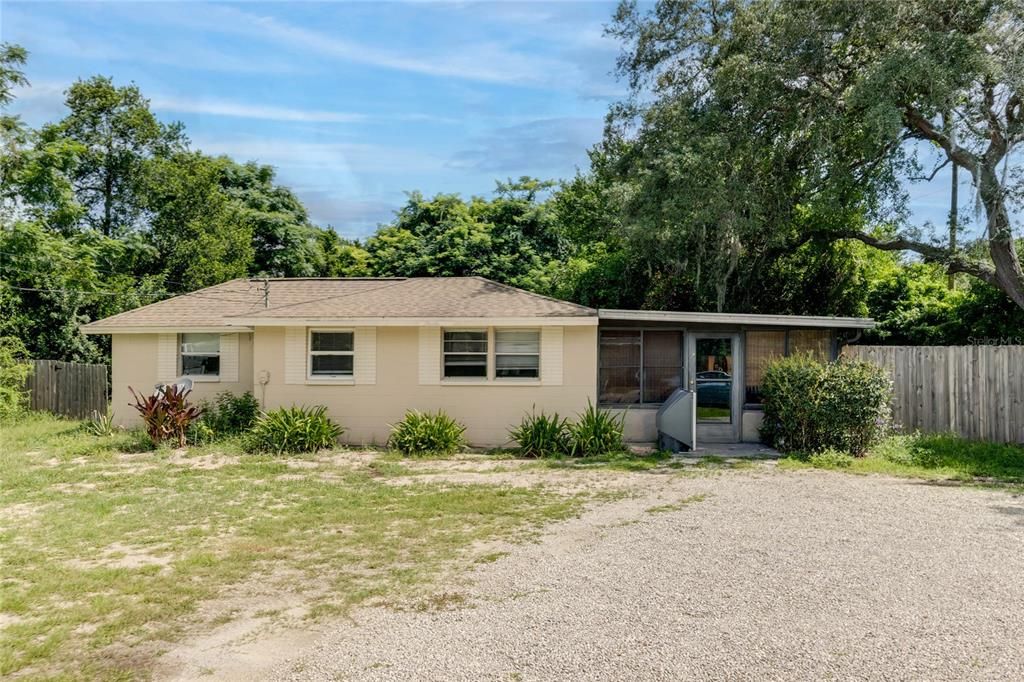 For Rent: $1,775 (2 beds, 1 baths, 1077 Square Feet)