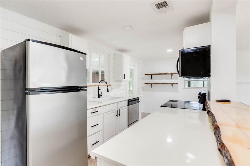 For Rent: $1,775 (2 beds, 1 baths, 1077 Square Feet)