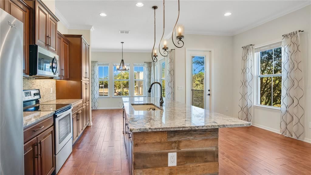 For Rent: $2,900 (3 beds, 3 baths, 2018 Square Feet)