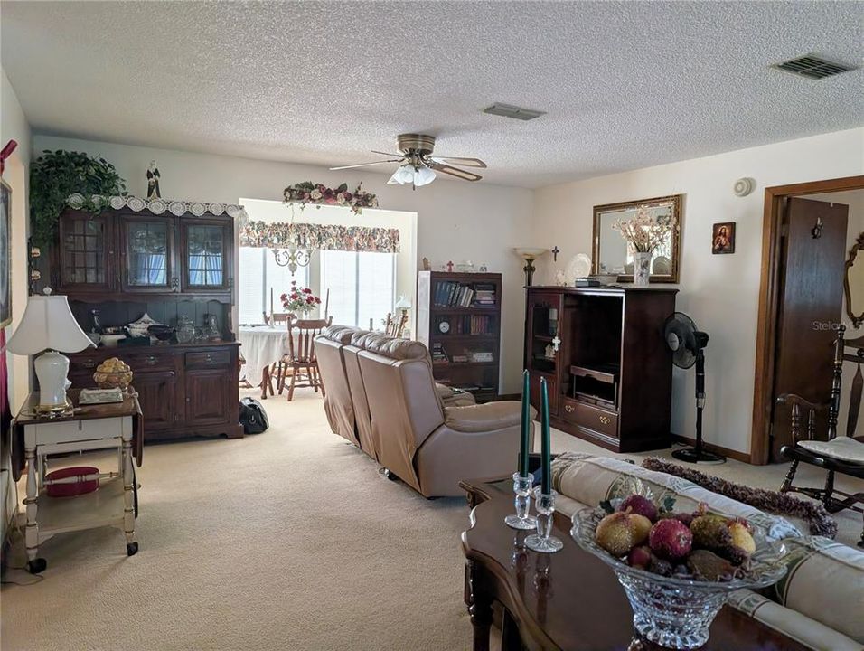 For Sale: $189,900 (2 beds, 2 baths, 1412 Square Feet)