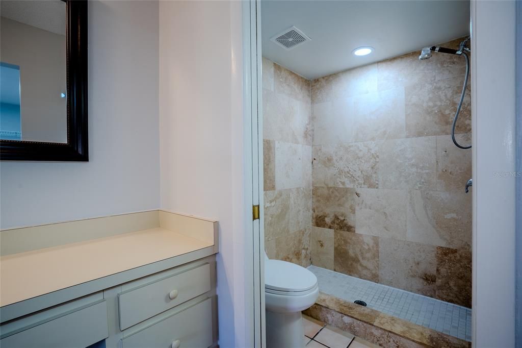 For Rent: $1,850 (2 beds, 2 baths, 1125 Square Feet)
