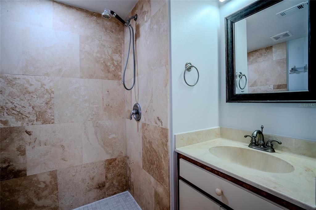 For Rent: $1,850 (2 beds, 2 baths, 1125 Square Feet)