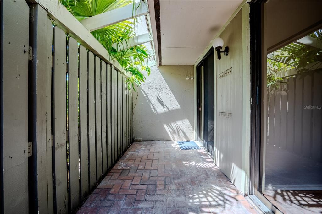 For Rent: $1,850 (2 beds, 2 baths, 1125 Square Feet)
