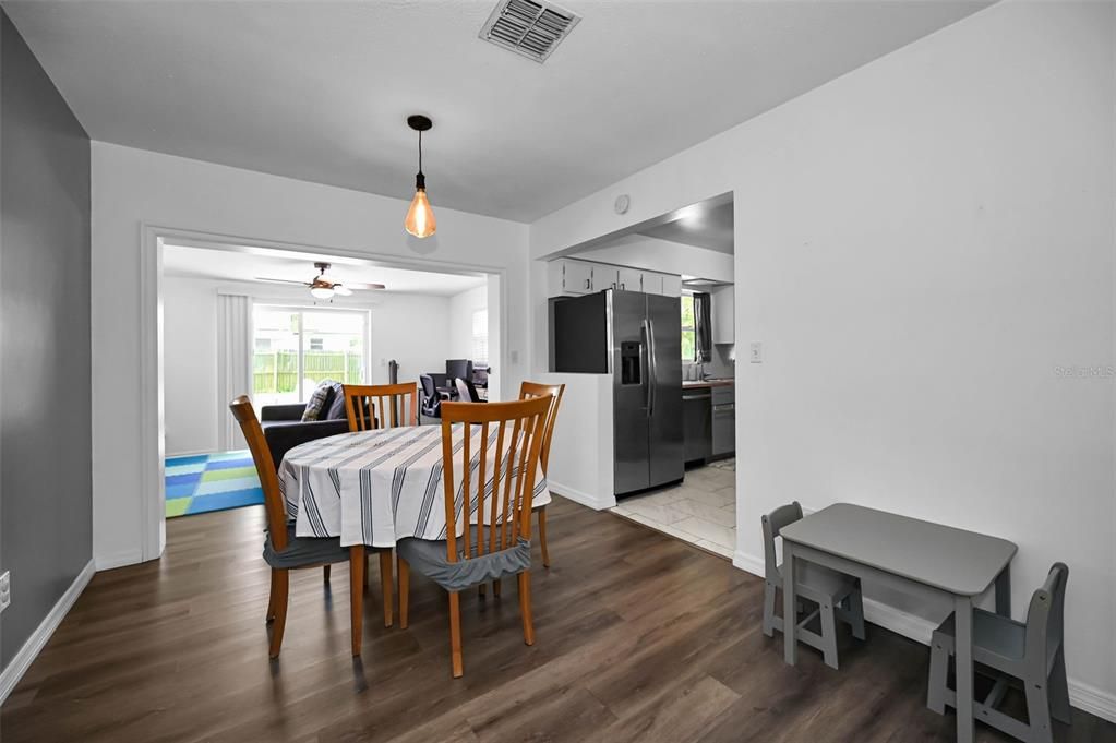 Active With Contract: $369,500 (2 beds, 2 baths, 1245 Square Feet)