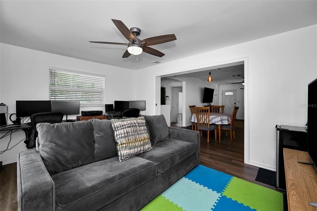 Active With Contract: $369,500 (2 beds, 2 baths, 1245 Square Feet)