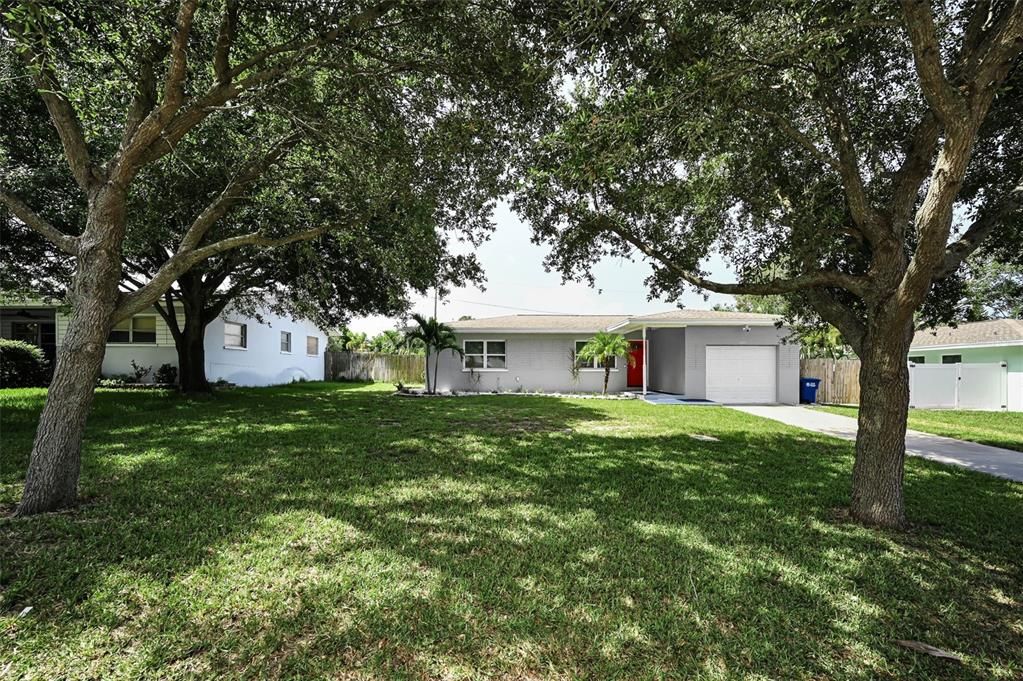 Active With Contract: $369,500 (2 beds, 2 baths, 1245 Square Feet)