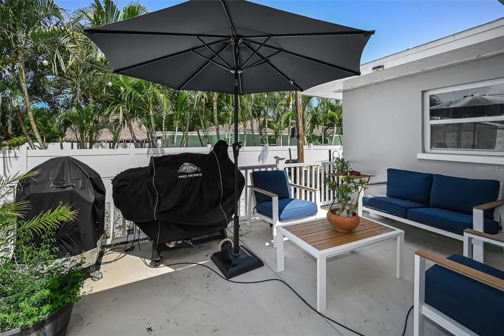 Active With Contract: $369,500 (2 beds, 2 baths, 1245 Square Feet)