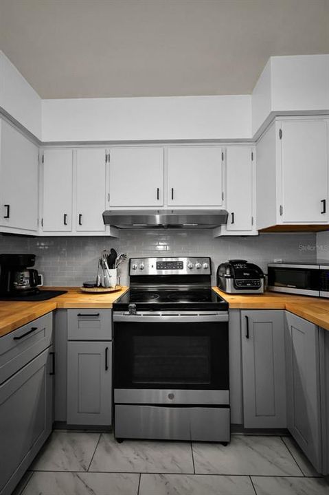 Active With Contract: $369,500 (2 beds, 2 baths, 1245 Square Feet)