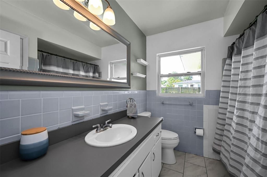 Active With Contract: $369,500 (2 beds, 2 baths, 1245 Square Feet)