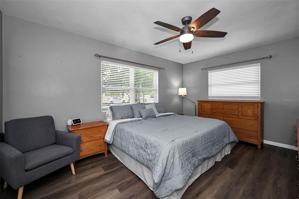 Active With Contract: $369,500 (2 beds, 2 baths, 1245 Square Feet)