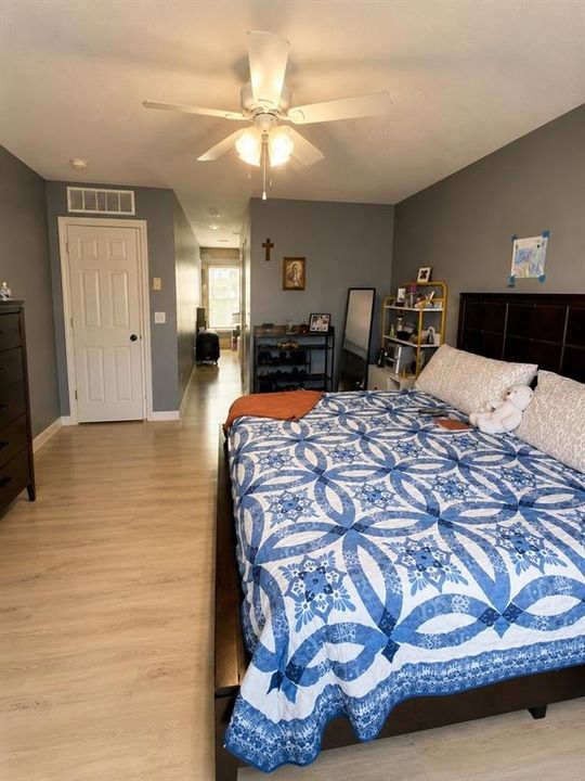 En Venta: $346,000 (4 camas, 2 baños, 2380 Pies cuadrados)