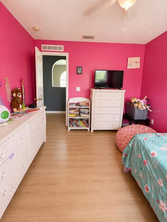 En Venta: $346,000 (4 camas, 2 baños, 2380 Pies cuadrados)