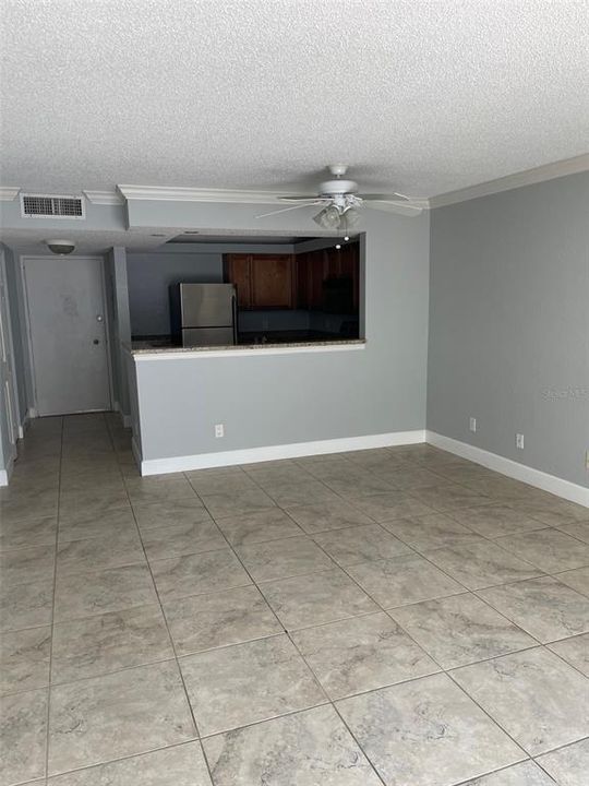 For Rent: $1,400 (1 beds, 1 baths, 714 Square Feet)