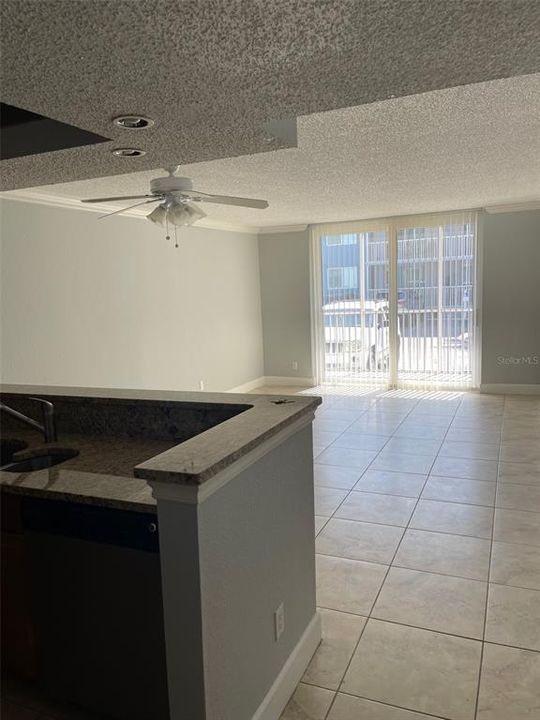For Rent: $1,400 (1 beds, 1 baths, 714 Square Feet)