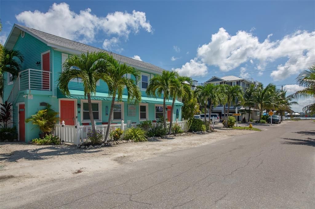 For Sale: $429,000 (1 beds, 1 baths, 520 Square Feet)