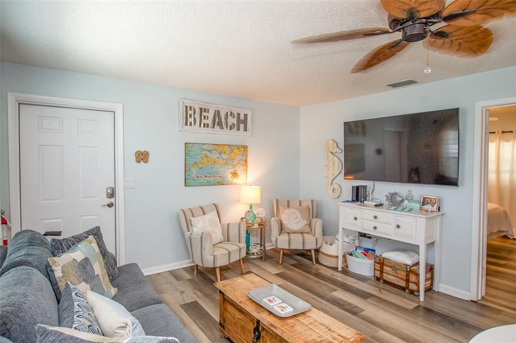 For Sale: $429,000 (1 beds, 1 baths, 520 Square Feet)