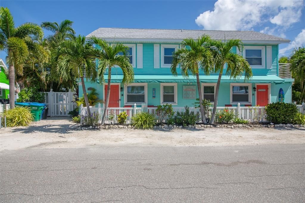 For Sale: $429,000 (1 beds, 1 baths, 520 Square Feet)