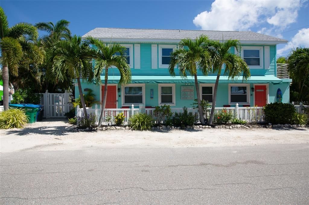 For Sale: $429,000 (1 beds, 1 baths, 520 Square Feet)